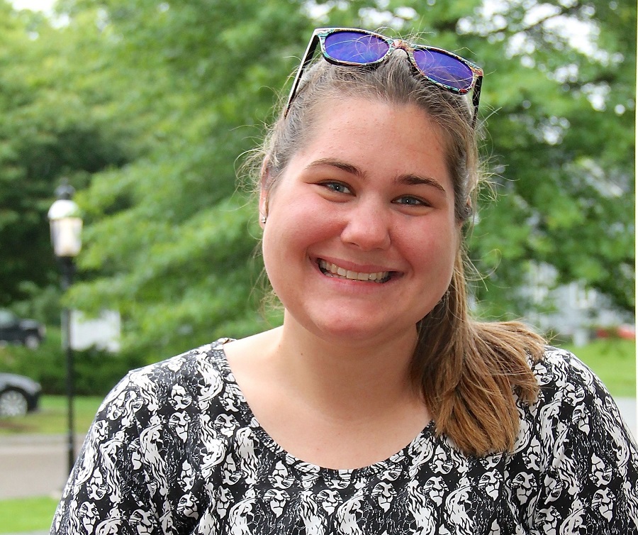 Lauren Dayotas headshot