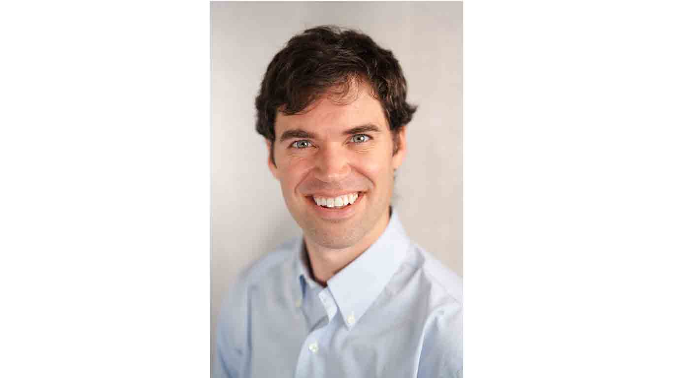 Congratulations to Travis Faust for receiving the Simons Foundation Fellows to Faculty Postdoctoral Award, “Microglia-astrocyte crosstalk during synapse remodeling”